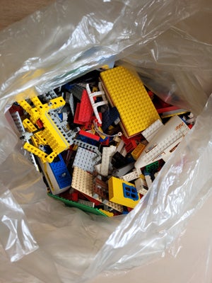 Lego blandet, En stor sæk blandet Lego. 13,2 kilo. Primært klodser, meget få figurer men dog nogle f