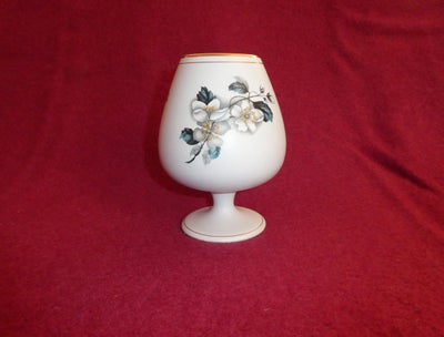 Keramik, Vase, FLORA KERAMIEK GOUDA HOLLAND, “IRENE” NR 1846
17 cm høj,
12 cm i diameter på midten,
