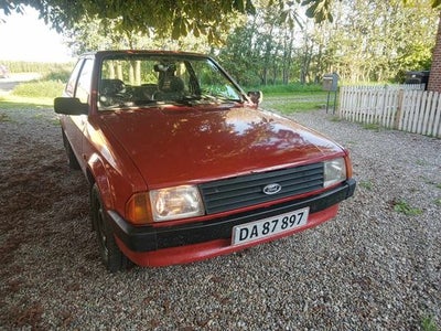 Ford Escort, 1,3 LX, Benzin, 1984, km 153000, rød, træk, 3-dørs, service ok, Ford Escort lx 1300 fra
