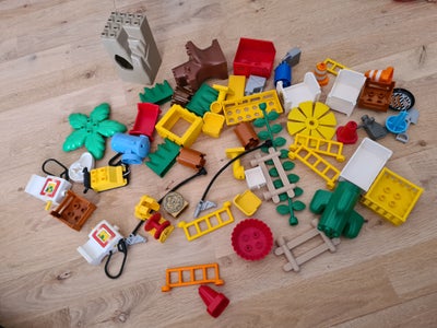 Lego Duplo, 57 blandede klodser. Lego. Duplo.
Græs, seng, benzinpumpe, hegn, kegler osv.

Jeg har en