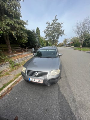 VW Passat, 1,8 T 150 Variant, Benzin, 2002, km 277088, gråmetal, træk, aircondition, ABS, airbag, al