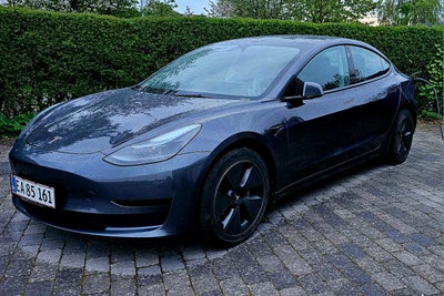 Tesla Model 3, El, 2022, km 24000, 4-dørs, Bilen kører fantastisk, og står uden nogle ridser, buler 