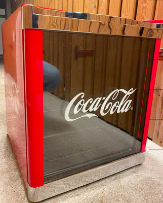 Mini Cooler, andet mærke Coca-Cola køler, 48 liter, b: 48 d: 43 h: 51, energiklasse F, Coca-Cola SCA