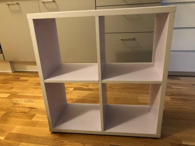 Reol, b: 69 d: 30 h: 74, Sendes og leveres ikke. Kun afhentning i Aarhus C 