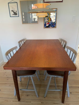 Spisebord, Teaktræ, b: 88 l: 135, Flot og velholdt spisebord i teaktræ med hollandsk udtræk. 
Bordet