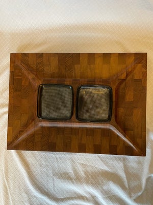 Fad teaktræ Digsmed, Digsmed, Måler 31x43 cm
Flot stand.
Bemærk dog at den skål er mere mørk i glass
