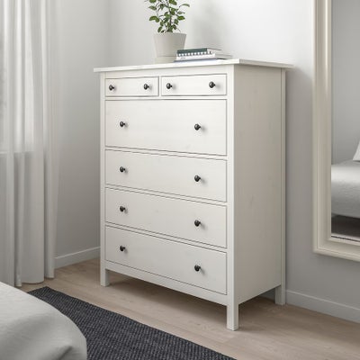 Kommode, fyrretræ, b: 108 d: 50 h: 131, https://www.ikea.com/dk/da/p/hemnes-kommode-6-skuffer-hvid-b