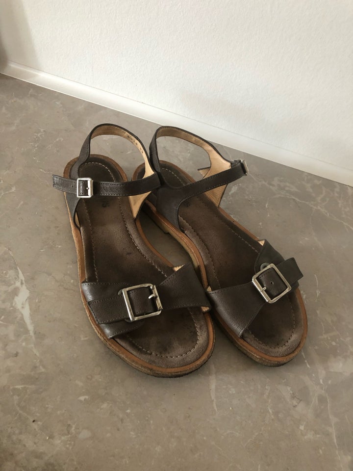 Sandaler, str. 40, Angulus