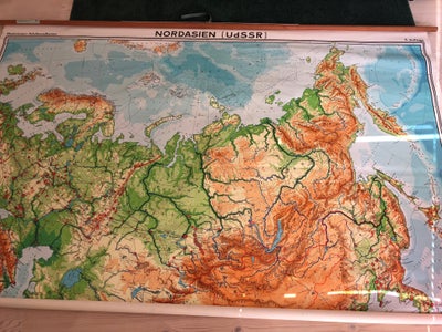 Landkort, Skolekort over Nordasien., Stort kort over Nordasien og det gamle USSR sælges.

Bredden på
