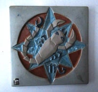 Relief i keramik, JIE, motiv: stjernetegn