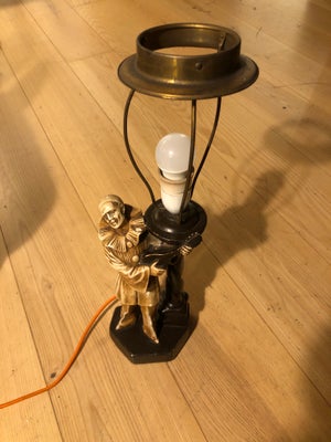 Anden bordlampe, Lampe med spillende klovn / Pjerrot.

Har lidt skrammer m.m. Afprøvet og virker.

K