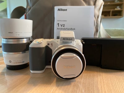 Nikon Nikon 1 V2 , 14,3 megapixels, Perfekt, Nikon 1 V2 i den hvide udgave, et lille, frækt, lækkert