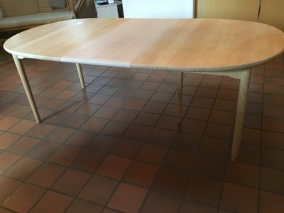 Spisebord, Bøg, Hestbæk, b: 110 l: 163, Ovalt massivt sæbebehandlet bøgetræ i rigtig fin stand.
Bord