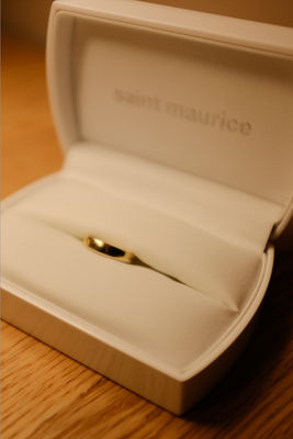 Ring, guld, Saint Maurice, Vielsesring i guld (14 kt.) med navne-indgravering.
Kan bruges til omsmel