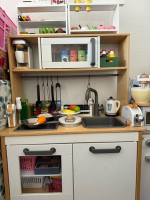 Køkken, Ikea køkken , IKEA, Ikea lege Køkken sælges 

Det er kun legekøkken der sælges uden tilbehør