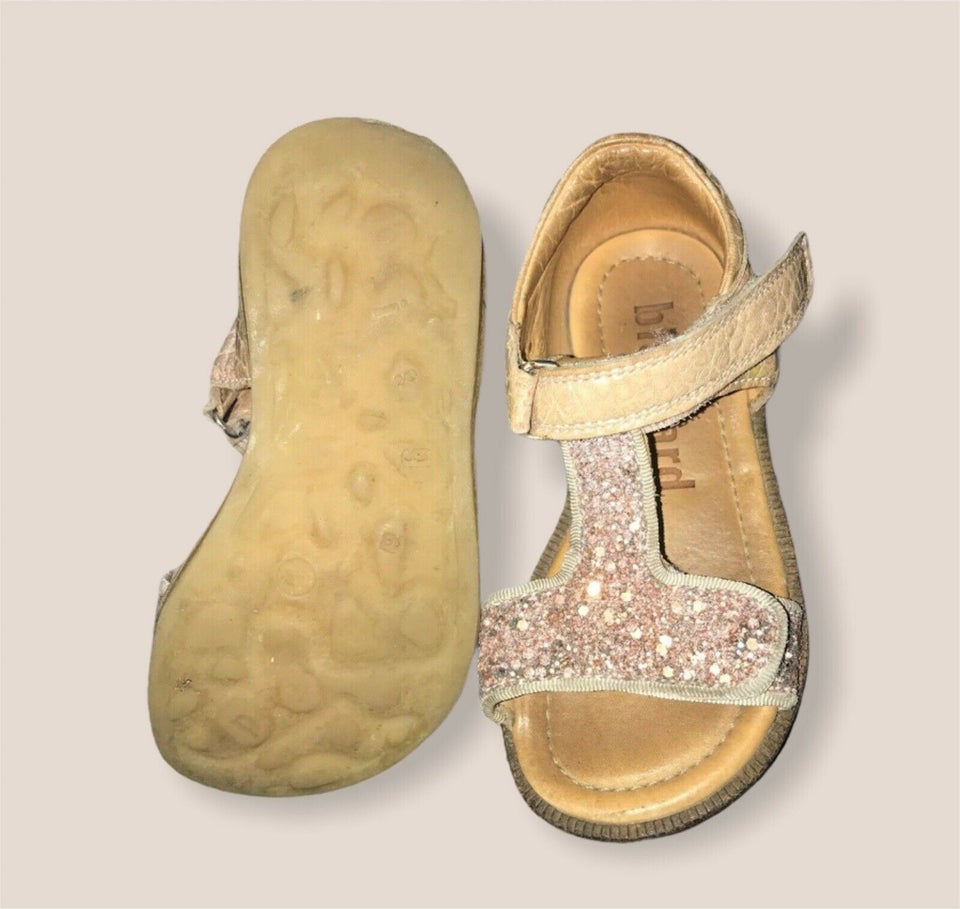 tandpine sladre Alabama Sandaler, str. 24, Bisgaard sandaler 24 sko beige rosa glimmer – dba.dk –  Køb og Salg af Nyt og Brugt