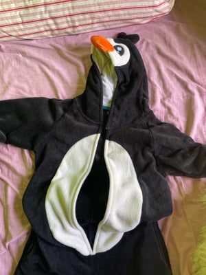 Pingvinkostume, Fin pingvindragt til børn. Str 13 år. Kan bruges fra 10-14 ca alt efter om du er lil