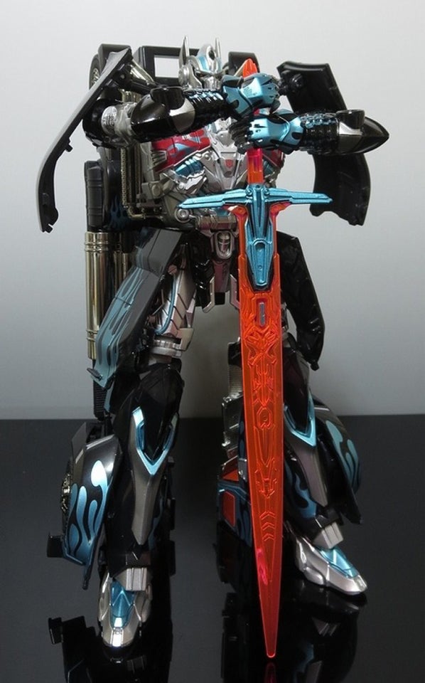 Transformers Dark Knight Optimus Prime , Takara/ Hasboro