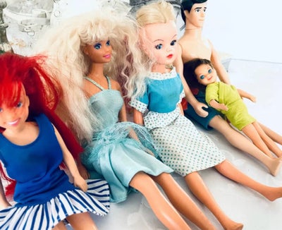 Barbie, Vintage dukke sæt Barbie sindy Erik arial, 5 x dukker, sælges kun samlet, prisen er for dem 