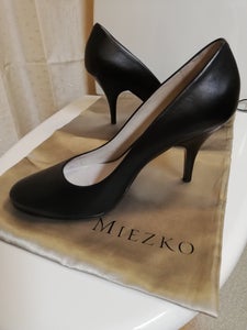 MIEZKO offers PUMPS