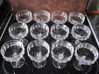 Glas, champagneskåle, krystal glas, 12 gamle champagneskåle i krystal glas
højde ca. 11 cm
skålens d
