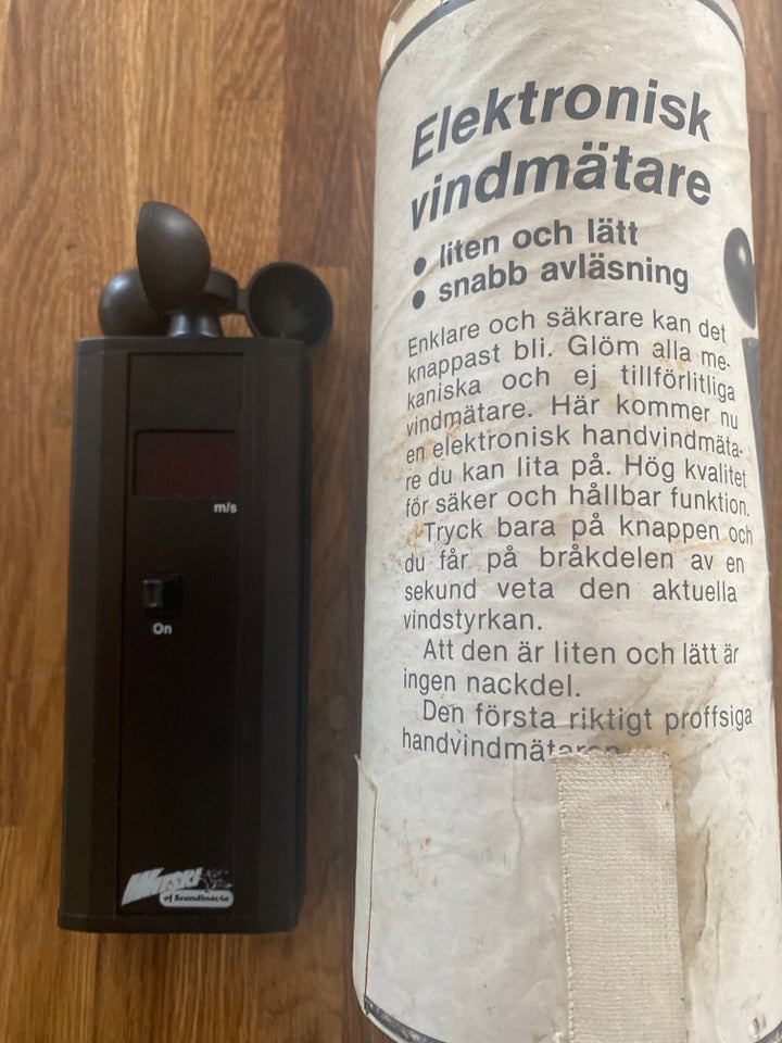 Watski håndholdt elektronisk vindmåler.