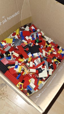 Lego blandet, blandet,  sælger mit blandet lego. 

der er 6kg 

giv et bud på 60751729.
