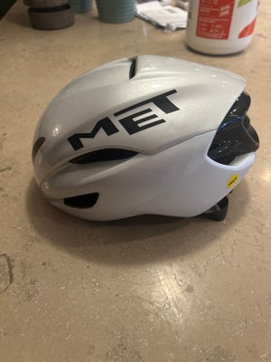 Cykelhjelm, MET Marta Mips, Det er farven White Holographic/Glossy. 

Det er størrelse S. 