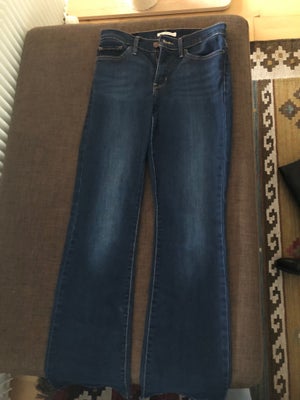 Jeans, Levis, str. 28,  Næsten som ny, Jeans fra Levis. Bootcut str 28/30.
Brugt sparsomt.
Afhentes 