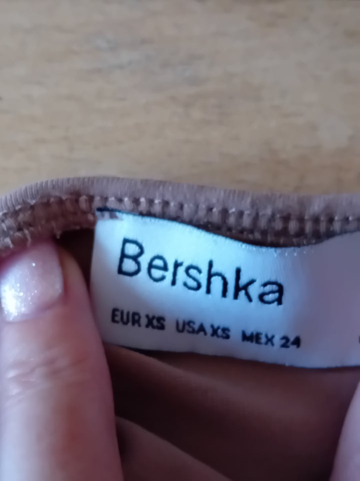 Top, Bershka, str. 36