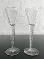 Snapseglas, svensk form med luftspiral