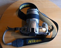 Nikon, F55 med 28-80 objektiv f: 3,3-5,6, spejlrefleks