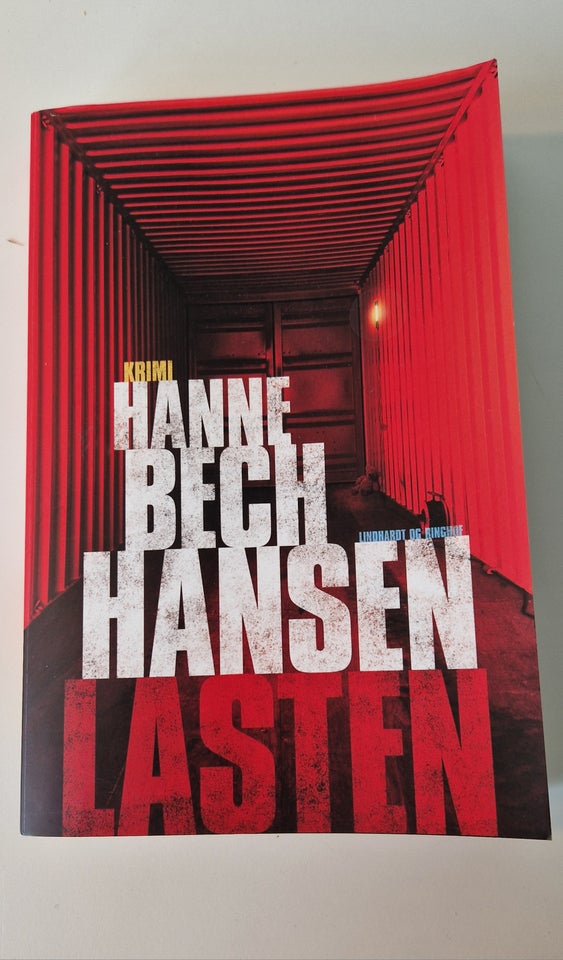 Lasten, Hanne Bech Hansen, genre: krimi og spænding