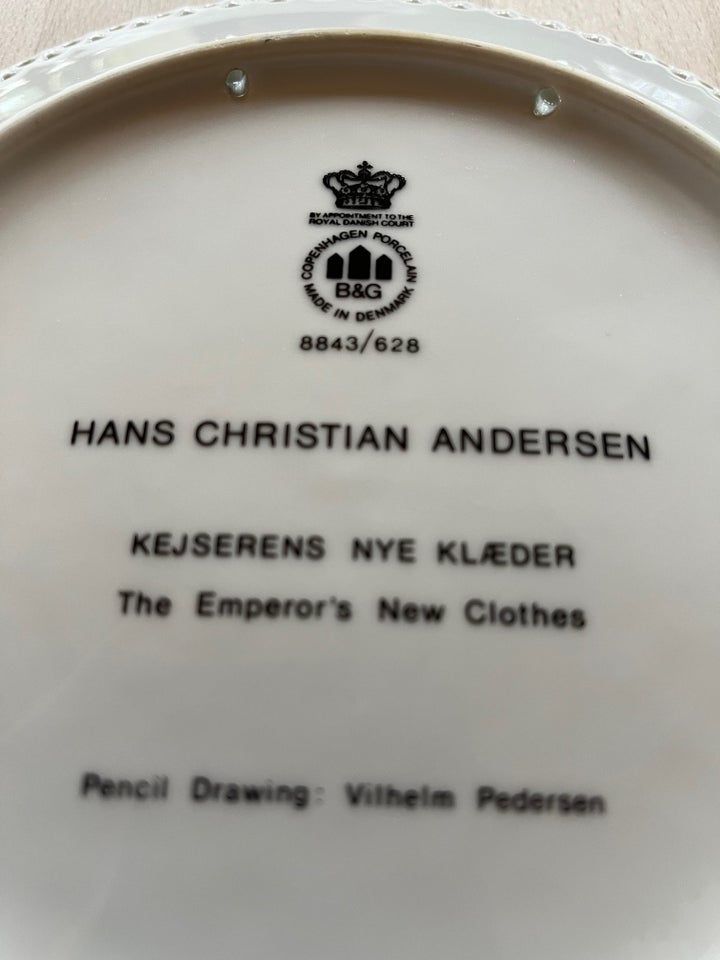 Platte med H. C. Andersens " Kejserens nye klæder", Bing &