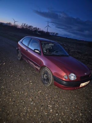 Toyota Corolla, 1,3 Terra, Benzin, 1999, km 301000, rødmetal, træk, ABS, airbag, 3-dørs, centrallås,