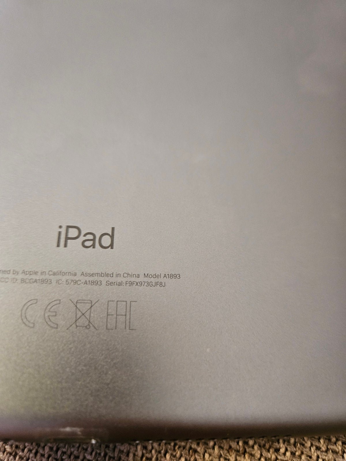 iPad 6, 32 GB, sort