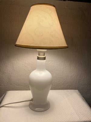 Lampe, Royal Copenhagen, Bordlampe, model Torino Lille, designet i 70érne af Michael Bang
Lampen er 
