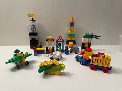 Lego Duplo, Lufthavn med passagerfly og raket-affyringsrampe. 
Ved check-in står der en lufthavnsans