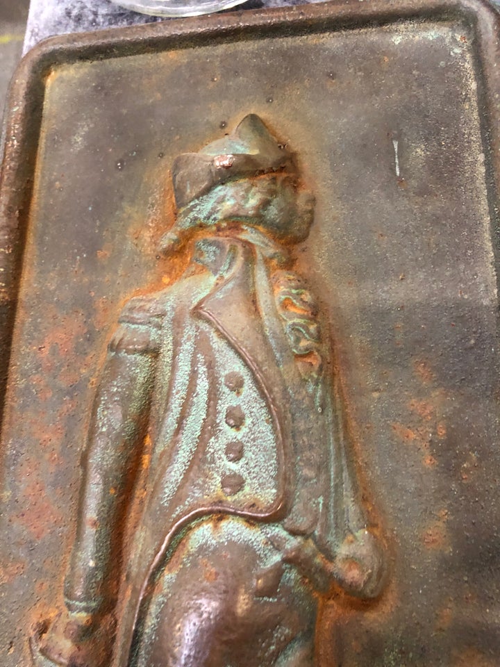 Andre samleobjekter, Bronze relief