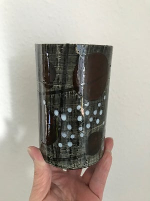 Keramik, Svensk keramik, Syco vase, 60`erne. H 13 cm.
Bruno Karlsson
Sycofabrikken i Strømstad lukke