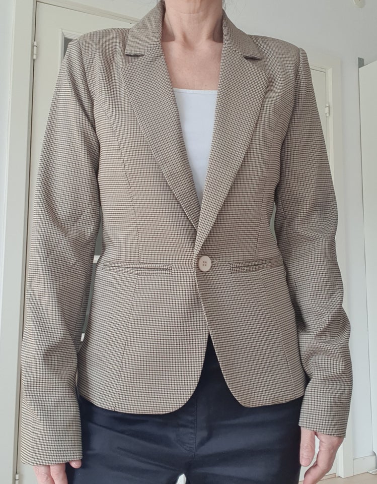 Blazer, str. 34, Minus