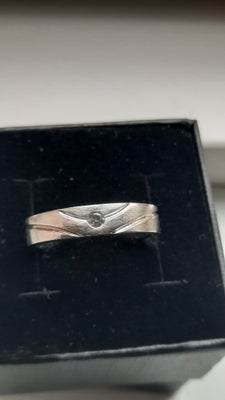 Ring, sølv, PSL, Smuk og kraftig ring udført i poleret Sterlingsølv prydet med smukt mønster samt pr