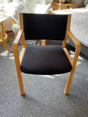 Spisebordsstol, Kinnarps, Klassisk Kinnarps stol, sort
Fin stol med god siddekomfort.
Sælges pga. pl