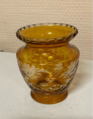 Vase, Bøhmisk håndskåret krystalravvase, Smuk Vintage bøhmisk håndskåret krystalravvase. 8,5 cm høj.