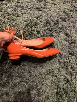 Ballerinasko, str. 39, Valentino,  Orange rød,  Lak/læder,  Ubrugt, Valentino sko med rem, ubrugt. 