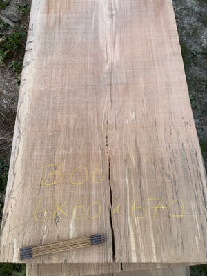 Planker, Bøg, Bøgeplanke 6x60x670 cm. B-06

Planken er klar til at tages indendørs til juli/aug.Træe