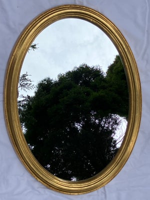 Vægspejl, b: 46 h: 62, Solgt!

Antikt guldspejl med smuk udsmykning og bladguld. Det er et kvalitets