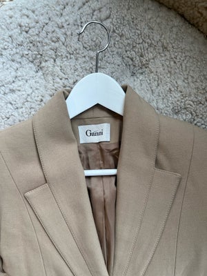 Blazer, str. 36, Ganni,  Beige,  Næsten som ny, Smuk Ganni blazer. Kan ikke fås længere. Brugt få ga