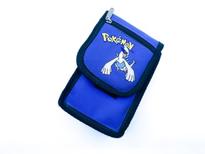 Pokemon Silver Taske Med Lugia, Gameboy, Lækker Game Boy taske med Lugia

Kan sendes med:
DAO for 42