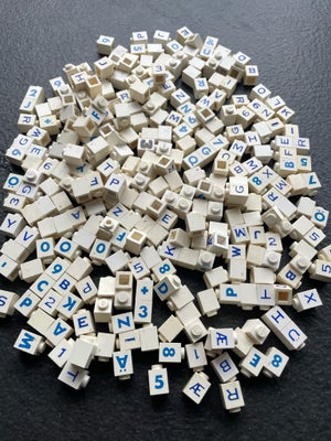 Lego City, Kæmpe samling af de helt gamle lego klodser i 1x1x1 med bogstaver tal og symboler til leg